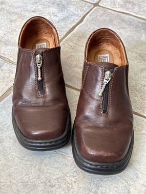 Leather zipper shoes